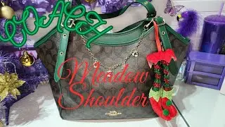WHAT'S IN MY BAG COACH MEADOW SHOULDER BAG..MERRY CHRISTMAS 🎄