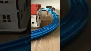 ENQUANTO ISTO NO MUNDO DO FERRORAMA DA TAKARA TOMY PLARAIL