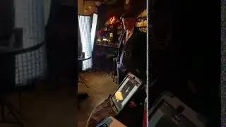 אופיר לוי צילומי דוגמנות בסגנון  כנופיית ברמינגהם (פיקי בליינדרס) לחליפות אופנה