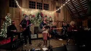 Sela Campbell performing Blue Christmas (December 2022)
