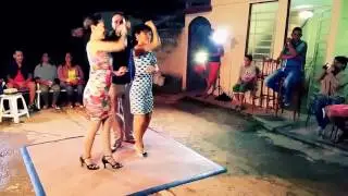 Casino en trio en el barrio 