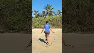 O SEGREDO de PULAR CORDA na PRAIA e se DIVERTIR