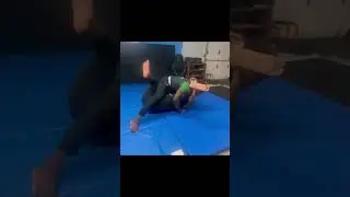 Cryangle Entry From The Electric-Clinch Sweep 🤯😱#jiujitsu #submission #nogi