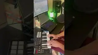 Finishing this west coast beat with a lead🎹🔥