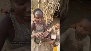 A mother from an original tribe raised a group of children#love#mom#family#feed