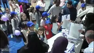مشاركة أطفال منسوبينا في توزيع وجبات الإفطار للصائمين في المجمع السكني لمجموعة المجدوعي