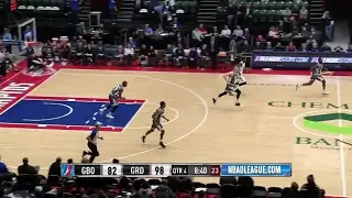 Ismael Romero with 4 Blocks against the Swarm