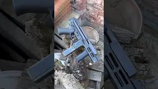 ITALIAN M4 SPECTRE 🇮🇹 #gunshorts #guncollection #gunhistory #italy #m4 #spectre #smg #9mm #guns
