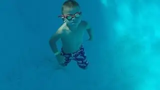 6 year old swims to bottom of 12ft deep pool!