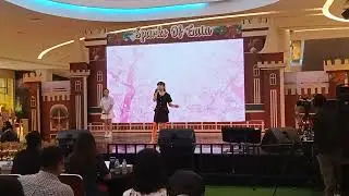 Acara pentas seni kuning agung live music menyanyi di center atrium gaia bumi raya city mall 