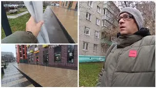 Мокрая прогулка за палкой для ходьбы