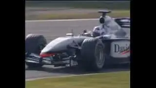 マクラーレンメルセデスMP4-17（2002年）の公開テストの全開アタック走行