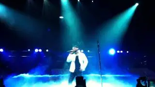 [HD] Usher cancels OMG TOUR 2011 BERLIN O2 WORLD LIVE