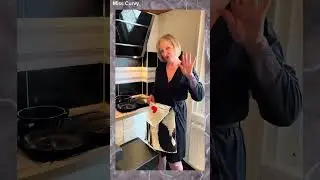 Chris Schweizer Mature Model Over 50 | Natural Older Woman