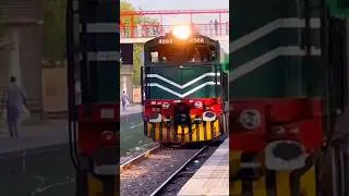 5up Green Line Passing Gujrat lead by GEU20(4568)|Trainology|#pakistanrailways #trainspeed #geu20