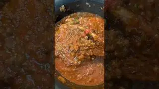 Quick and Easy / Mom&rsquo;s spaghetti sauce and smothered corn .Please 👍🏽share and subscribe.