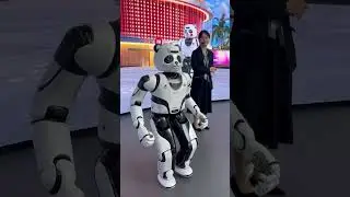 C&ugrave;ng xem UBTECH Panda đu trend muộn 🤣 #shorts