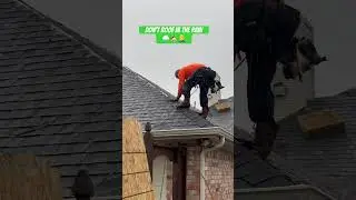 Don&rsquo;t roof in the rain🌧️🏡 🤦&zwj;♂️  #roofer #roofing #roofs #reels #video #diy #work #tiktok #roof