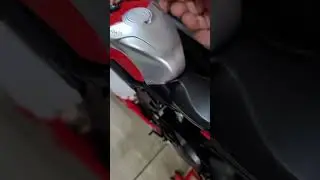 How to use the 1:6 scale Ducati V4R model with throttle and smoke machine.