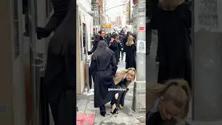 Дочь Билла Гейтса, Фиби Гейтс, получила модный совет от одной из посетительниц мероприятия 🥰🫶