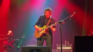 Steve Hackett 11-21-2025 Lamb Lies Down, Fly on a Windshield and Broadway Melody. Heck yeah!!