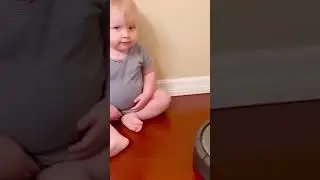 baby got scared by vacuum robot  #shorts 🤣🤣🤣🤣
