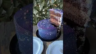 Galaxy chocolate cake 🍰 #cake #cakedesign #galaxy #birthdaycake #chocolatecake #snikers