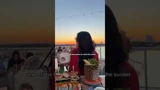 Я нашел крышу с невероятным видом на закат.