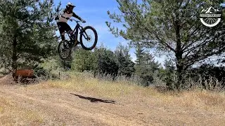 AWESOME MTB KICKER JUMP AT CATTLE HILL OUTLOOK AKA FAST! PACIFICA
