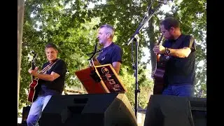 Sobresaliente concierto del grupo alcalaíno Sin Recreo en la Plaza de Palacio de Alcalá de Henares