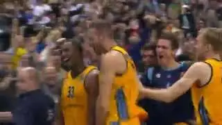 Buzzer Beater Helps Alba Berlin Stun Spurs in Germany!