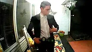 Man Uses Fake Badge While Ringing Doorbells: Cops