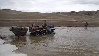квадроцикл OUTLANDER 6&times;6, брод через р. Какпак республика Тыва