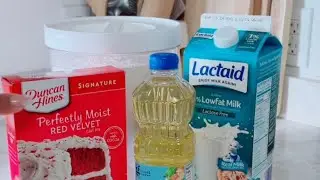Home Chef shares her easy recipe tutorial for making red velvet pancakes || WooGlobe
