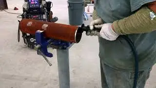 Beveling a steel pipe with a Beveltools Bevel Mite&reg; ABIS 06, 45 degrees, 4 mm bevel depth