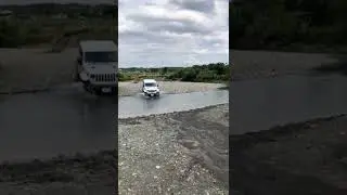 jeep crossing the river 💪 jeep underwater capacity #shorts #jeep