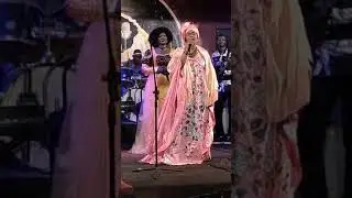 DOUSSOU BAGAYOKO ET SA MAMAN NAHAWA DOUMBIA CONCERT AU CLUB AFRICA