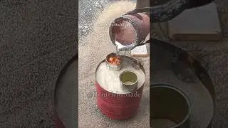 Pouring Molten Metal into Molds #satisfying #metalcasting #metal