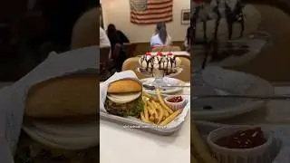 Hidden burger joint in Tokyo! 🍔