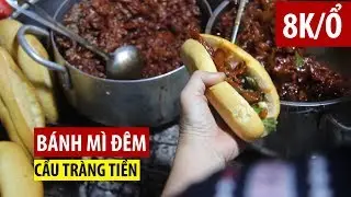Bánh mì đêm 8.000 đồng bên cầu Trường Tiền