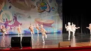 Танец - Про моль (The dance about the moth)