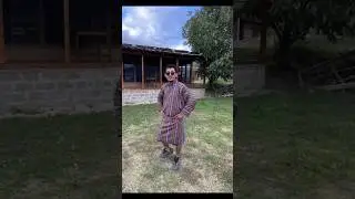 В традиционной бутанской одежде 🇧🇹 #englishmaker #bhutan #holymoly
