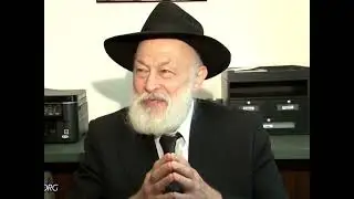 R' Yudel Krinsky: Erev Shabbos Vov Tishrei 5726 at the Ohel &ndash; Locked Gate & Speeding back to 770