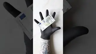 Squeezing 5&euro; for no reason. It&rsquo;s like normal paper but it&rsquo;s not. 🤷&zwj;♂️ #money #euro #5euro #asmr