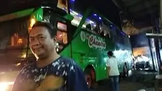 Suasana malam loket Bus Chandra di kantor pusat Kota Pinang