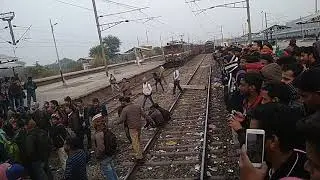 Student protest ans stop rail at chunar station .....negotiating Police officials.