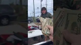 Передаем ещё 300 долларов семье, продающей браслеты и брелоки
