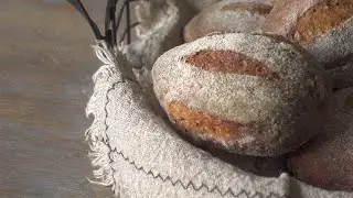 Fig & red wine bread with sesame