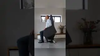 Schlanker drehbarer Sessel von me-up mit Aufstehhilfe direkt vom Hersteller