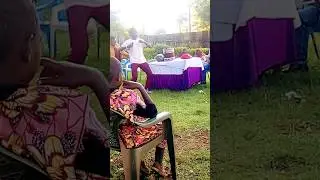 mc Lan Berry performance making women dance in an occasion
